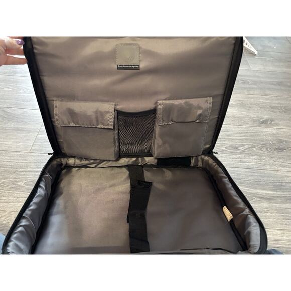 Targus 17” Blacktop Deluxe‎ Laptop Case w/ Dome Protection Softside Brief Case - Picture 5 of 9